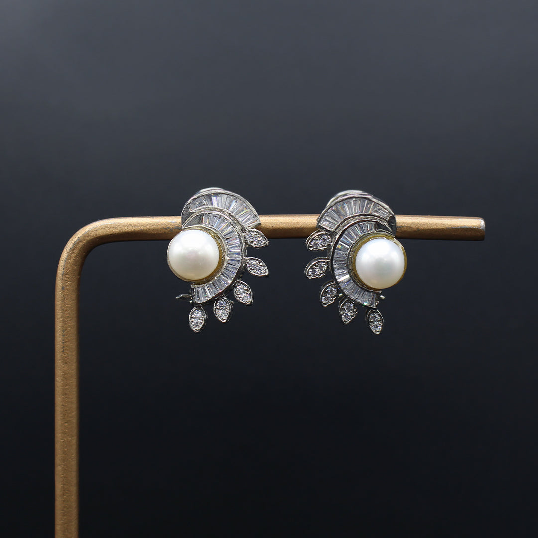 The Dewdrops Stud Earrings