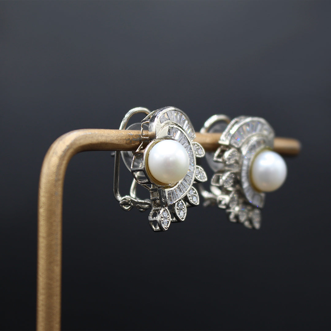 The Dewdrops Stud Earrings