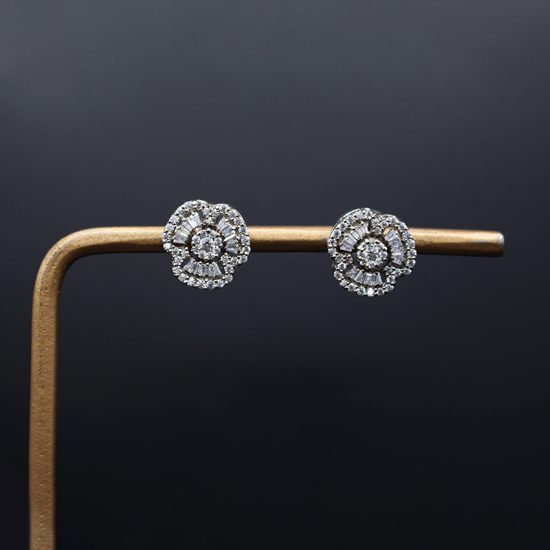 The Three Parted Lilly Stud Earrings